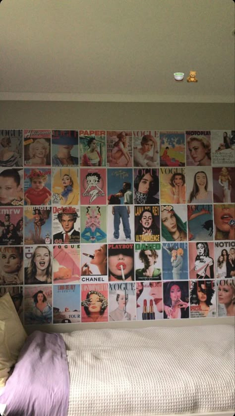 Y2k Gallery Wall, Fashion Themed Room, Poster Placement Ideas, I D Magazine Cover, Cute Bedroom Aesthetic, Magazine Wall Art, Collage Dorm Room, Vogue Wall, Wall Bedroom Decor