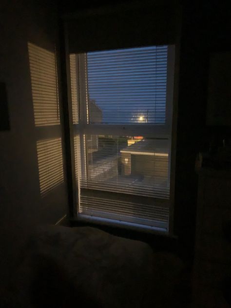 aesthetic bedroom window bedrooms inspo coast aesthetics cozy light blinds coziness Bay Window Aesthetic, Aesthetic Bedroom Window, Window Aesthetic, Bedroom Window, Apartment Aesthetic, Small Windows, Bedroom Windows, Picture Windows, Pillow Room