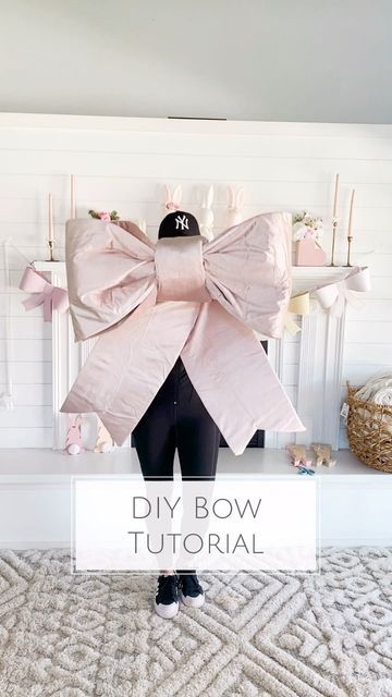 Xmas Bows Diy, Bow Decorations Christmas, Pillow Bows Diy, Tulle Crafts Diy Projects, Giant Christmas Bow On House, Bow Door Christmas, Giant Fabric Bow, Diy Bow Ornaments, Bow Diy Fabric