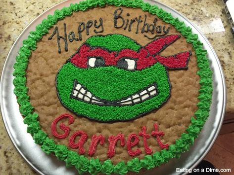 How to make ninja turtle cookie cake- this teenage mutant ninja turtle cookie cake is perfect for any birthday and so easy to make. Teenage Mutant Ninja Turtle Cookies, Ninja Turtle Cookies, Giant Cookie Cake, Ninja Turtle Birthday Cake, Turtle Birthday Cake, Turtle Ninja, Tmnt Cake, Cookie Cake Designs, Sugar Cookie Cakes