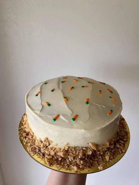 Cute Carrot Cake Aesthetic, Easter Cake Aesthetic, Carrot Cake Aesthetic, Carrot Cake Decorating Ideas, Seasonal Cakes, Easter Cake Designs, Satisfying Pics, Cute Recipes, Pics Of Food