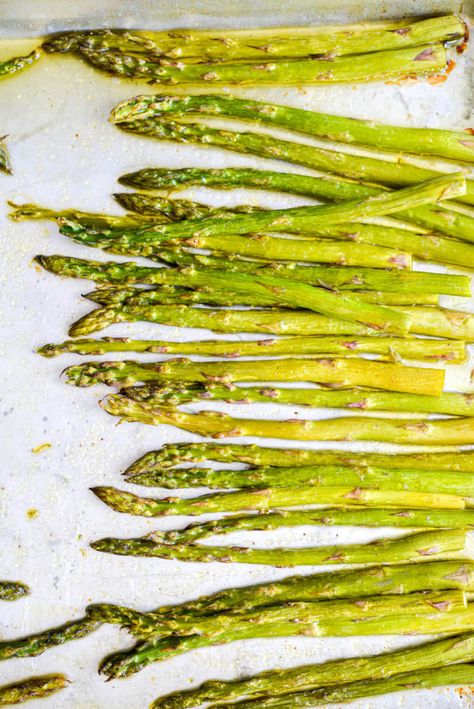 Cooked asparagus on sheet pan Sheet Pan Asparagus, How To Roast Asparagus, Pan Seared Asparagus, Cooked Asparagus, Pan Asparagus, Roast Asparagus, Roasted Asparagus Recipe, Roasted Veggies Recipe, Asparagus Recipes Oven