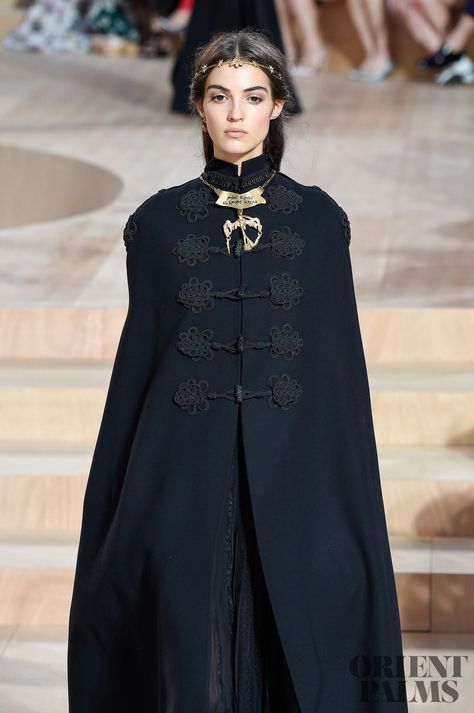 Valentino Fall-winter 2015-2016 - Couture Valentino 2015, Camille Hurel, 2016 Couture, Irina Shabayeva, Valentino Haute Couture, Valentino Black, Fantasy Clothing, Fall 2015, Winter Wear