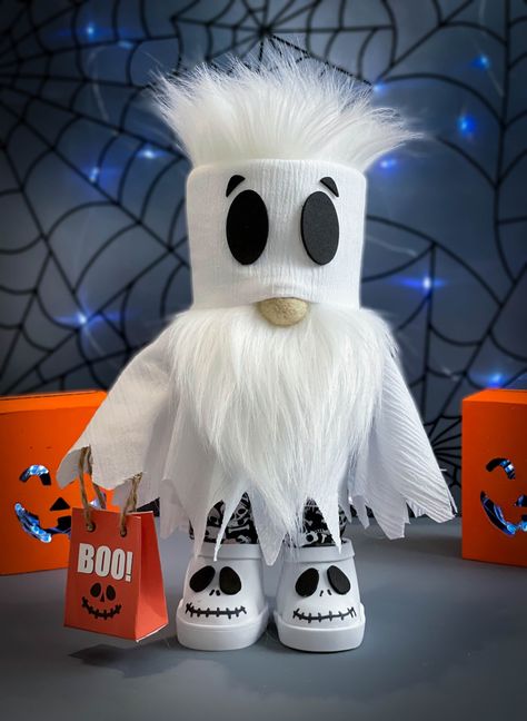 DIY Ghost Gnome with Trick or Treat Bag Gnomes Crafts How To Make, Fall Gnomes Diy How To Make, Fall Gnomes Diy, Halloween Gnomes Diy, Diy Fall Gnomes, Holiday Gnomes Diy, Ghost Gnomes, No Sew Gnome, Ghost Gnome