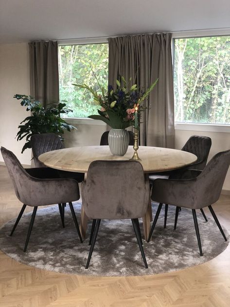 Carpet Under Dining Table, Dining Table Carpet, Round Oak Table, Cream Carpet, Wood Dining Room, A Rug, Oak Table, Oak Dining Table, Favourite Colour