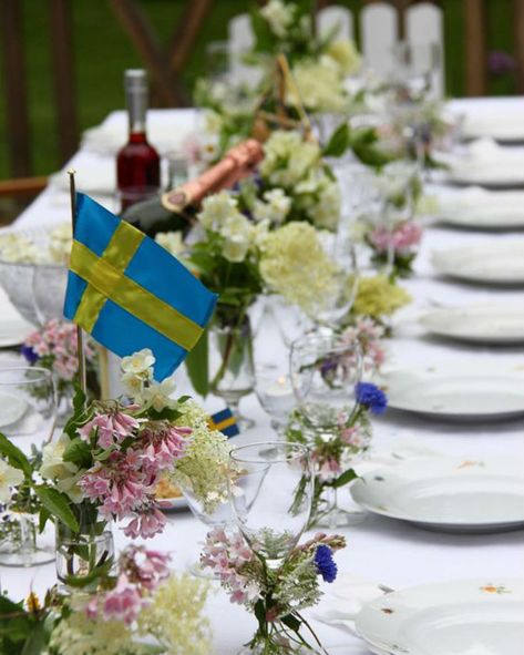 Midsommar Party Outfit, Swedish Midsummer Party, Sweden Recipes, Midsommar Aesthetic, Sweden Food, Midsommar Party, Midsummer Party, Wedding Gown With Sleeves, Swedish Midsummer