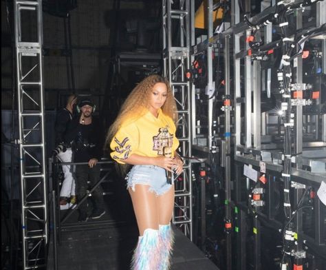 Beyonce Performing, Beyonce Yonce, Beyonce 2013, Beyonce Coachella, Capital B, Miss Honey, Kim Kardashian Kanye West, Beyoncé Giselle Knowles-carter, Girl Vibe