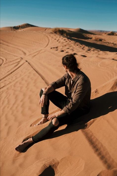 Desert Photoshoot Outfit Men, Desert Poses Men, Desert Photoshoot Ideas Men, Sand Dunes Photoshoot Men, Men Desert Photoshoot, Desert Safari Dubai Photography, Desert Fashion Photography, Mountain Photo Ideas, Dunes Photoshoot