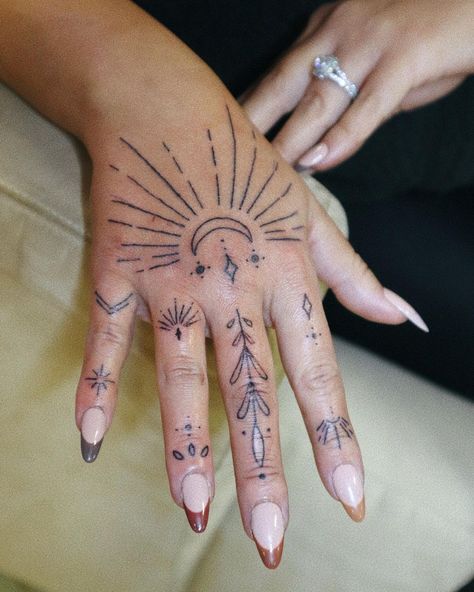 𝐁𝐫𝐨𝐰𝐧 𝐂𝐨𝐰 𝐒𝐭𝐮𝐝𝐢𝐨 on Instagram: “We love a good hand tattoo 😍✨(swipe left for the healed + touched up photos) Hands/finger tattoos are often prone to fading more often…” Cow Hand Tattoo, Cow Finger Tattoo, Punchy Western Hand Tattoos, Hopi Hand Tattoo, Brown Hand Tattoo, Hand Tattoos For Women Western, Western Hand Tattoos For Women, Western Finger Tattoos, Western Hand Tattoos