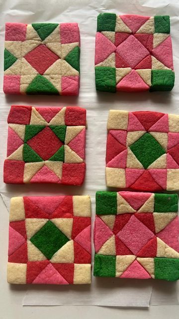 Lauren Dozier on Instagram: "I MADE THESE FOR YOU!! come see me today!!!! at @third.cup and @shopberriez holiday market 🎀🎀🎀 #bakersofinstagram #christmascookies #holidaybaking #cottagecore #sugarcookies #quiltpattern" Quilted Cookies, Quilt Sugar Cookies, Quilt Cookies, Desert Dessert, Christmas Cookie Box, Clean Cooking, Holiday Market, Creative Cookies, Shaped Cookie