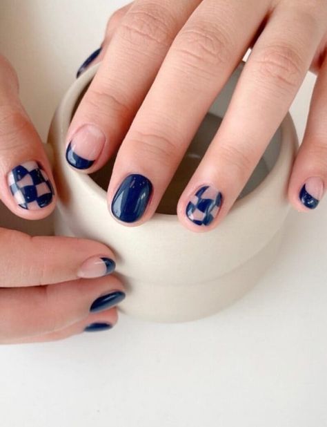 Short dark blue nails with checkerboard design Nail Designs Korean, Dark Blue Nail Designs, Dark Blue Nail, Coral Nails With Design, Blue Prom Nails, Light Purple Nails, Classy Looks, Dark Blue Nails, Pink Glitter Nails