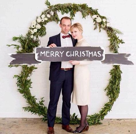 56+ Stunning Yet Simple DIY Photo Booth Backdrop Ideas Diy Fotokabine, Diy Christmas Photo, Diy Photo Booth Backdrop, Christmas Photo Booth Backdrop, Ward Christmas Party, Photo Backdrop Christmas, Christmas Photo Booth, Merry Christmas Love, Diy Photo Booth