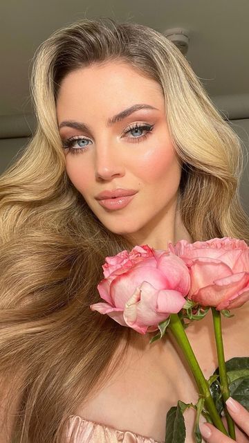 English Rose Makeup Look, English Rose Makeup, Nikki Makeup, Bridal Makeup For Blue Eyes, Rose Makeup, Money Fashion, Rose Scent, Dessert Gifts, Love Roses