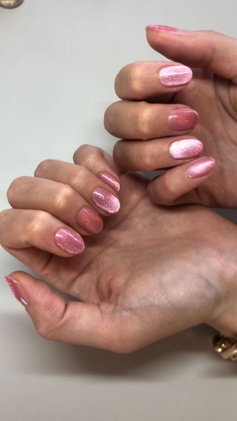 Velvet Nails Pink, Short Velvet Nails, Cool Pink Nails, Pink Velvet Nails, Cat Eye Manicure, Painted Nails Ideas, Cat Eye Nails Pink, Velvet Nails Design, Pink Cat Eye Nails