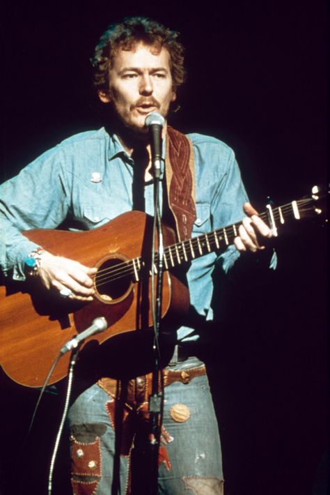 Gordon Lightfoot Quotes, Gordon Lightfoot Songs, Famous Canadians, Antique Violin, 60's Music, Gordon Lightfoot, Chicago Pizza, Canada Eh, John Prine