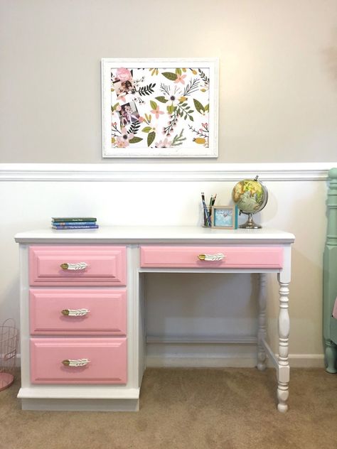 White Desk Makeover, Desk Design Ideas, Chalk Paint Desk, Paint Desk, Refurbished Desk, Desk Makeover Diy, Desk Redo, Diy Kids Furniture, Pink Desk