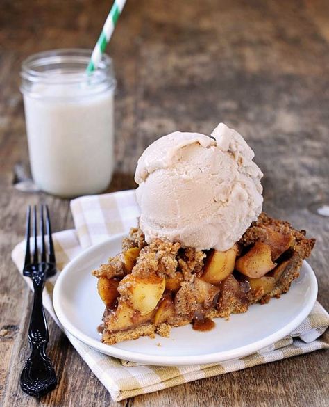 Caramel Crumble, Pecan Crust, Vegan Apple Pie, Köstliche Desserts, Pie Dessert, Apple Crisp, Eat Dessert, Apple Recipes, Pie Recipes