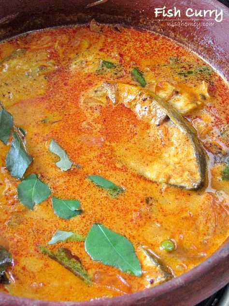 Fish In Coconut Milk, Kerala Fish Curry, Fish Curry Indian, Cooking With Coconut Milk, Curry With Coconut Milk, Coconut Curry Recipes, Coconut Fish, Fish Curry Recipe, Kerala Food