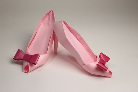 old photo : CF- hyundai home shopping - ORIGAMI STOP ANIMATION by paper folding artist redpaper Origami Shoes, Stop Animation, Japanese Shoes, Boots Stilettos, Paper Shoes, Origami Diagrams, Paper Streamers, Home Shopping, Book Origami