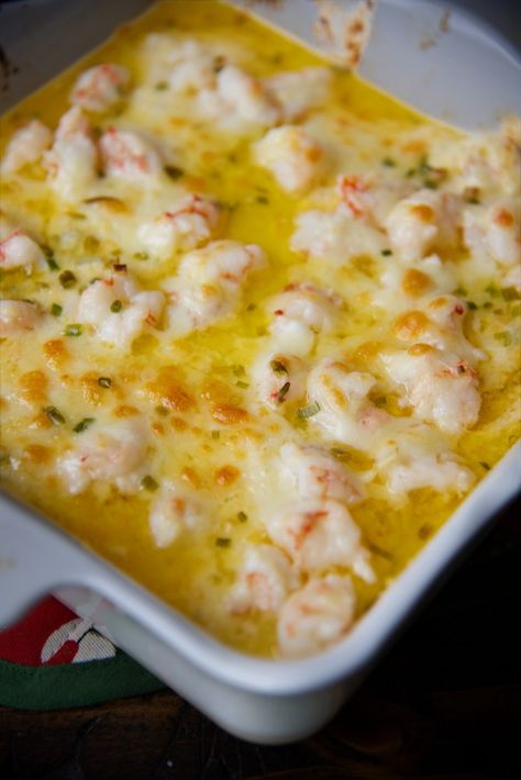 Cheesy Lobster Roll Dip - Sweet ReciPEAs Brioche Croutons, Langostino Recipes, Lobster Appetizers, Lobster Dip, Baked Dips, Dip Recipes Easy, Lobster Recipes, Lobster Roll, Croutons