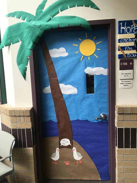 Summer/end of the year door decoration complete with palm tree, sun, clouds, island, 'mine' seagulls and scared crab. Beach Door Decorations Classroom, Kindergarten Door, Summer Door Decorations, Beach Theme Classroom, Teacher Appreciation Doors, Diy Door Decor, Ocean Theme Classroom, Class Door, School Door Decorations