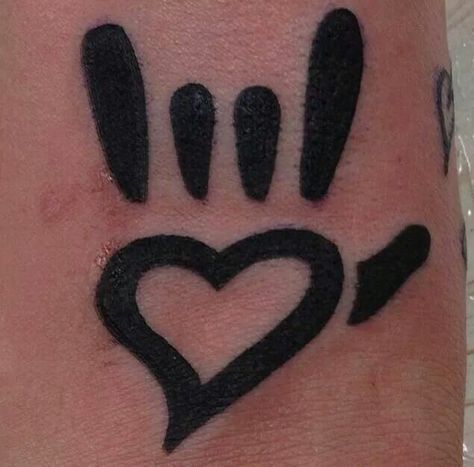 Heart in hand i love you...kissing hand Heart Shaped Kisses Tattoo, The Kissing Hand Tattoo, Kissing Hand Tattoo, Kisses Tattoo, Drawings For Tattoos, Hand Tattoo Images, Kissing Hand, Small Sister Tattoos, Kiss Tattoos