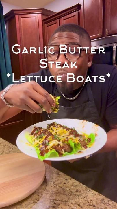 Garlic Butter Steak Lettuce Boats, Lettuce Boat Recipes, Low Carb Lettuce Wraps, Lettuce Boats, Lettuce Boat, Steak Dinner Recipes, Beef Entrees, New York Strip Steak, Lettuce Recipes