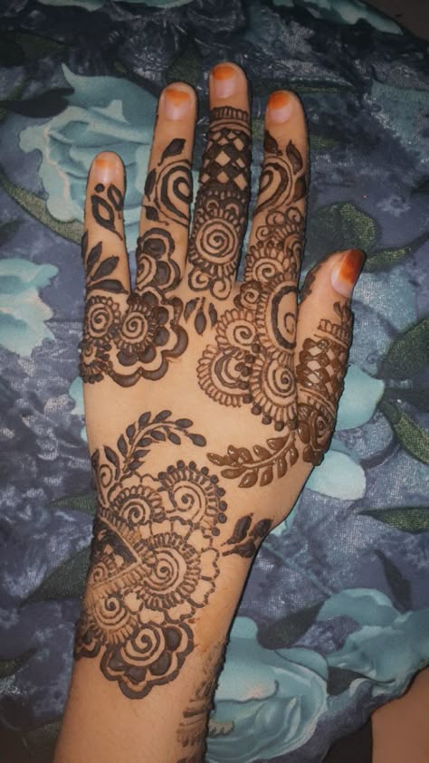 Red Mehndi Designs, Mehandi Designs Latest, Elegant Mehendi, Back Hand Simple Mehndi, Red Mehndi, Latest Finger Mehndi Designs, Finger Mehndi Designs, Mehndi Video, Traditional Mehndi Designs