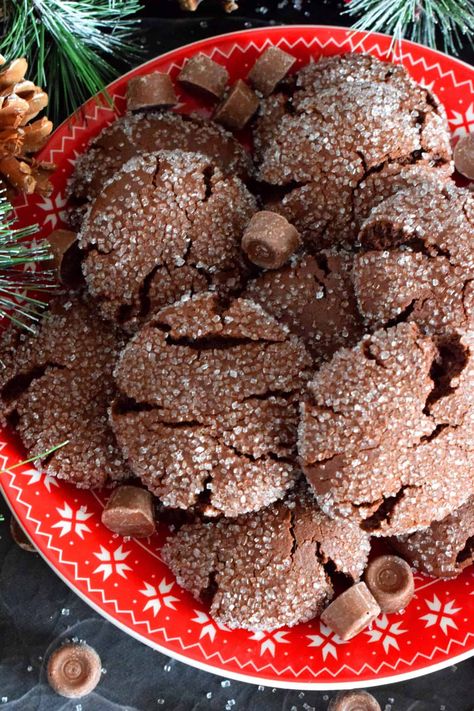 Chocolate Cookies With Rolos, Rolo Chocolate Cookies, Rollo Cookies Christmas, Recipes Using Rolos Candy, Rolo Candy Recipes, Rollo Cookies, Holiday Baking Cookies, Rolo Chocolate, Rolo Candy