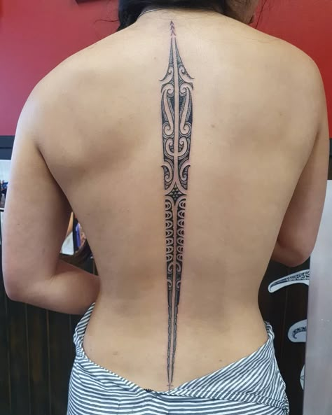 Maori Spine Tattoo, Maori Back Tattoo, Cook Island Tattoo, Tamoko Maori Design, Fijian Tattoo, Māori Design, Tattoo Spine, Hawaii Tattoos, Skin Craft