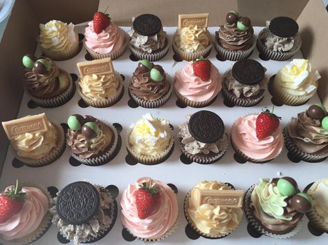 Mum Cupcakes, Cake Shop Names, Party Pastries, Assorted Cupcakes, Cupcakes Strawberry, Chocolate Lemon, Decorating Frosting, Bakery Shop Design, Sweet Treats Desserts