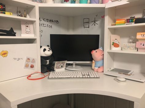 Corner Desk Astethic, Corner Desk Inspo Aesthetic, Ikea Corner Desk Micke, White Corner Desk Ikea, Micke Corner Desk Aesthetic, Corner Desk Setup, Ikea Corner Desk, Ikea Micke Desk, Ikea Micke