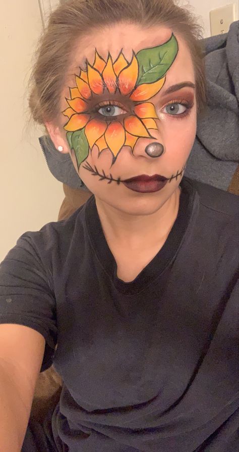 Sunflower Face Tattoo, Sunflower Face Paint, Make Up Fantasi Flora, Sunflower Halloween Costume, Sunflower Eyeshadow, Sunflower Makeup, Sunflower Makeup Ideas, Fall Leaves Makeup Looks, Sunflower Makeup Halloween