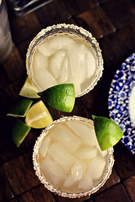 Honey Lime Margaritas Honey Margarita, Key Lime Margarita, Lime Margarita Recipe, Classic Margarita Recipe, Margarita Day, National Margarita Day, Fresh Fruit Recipes, Lime Margarita, Mango Margarita