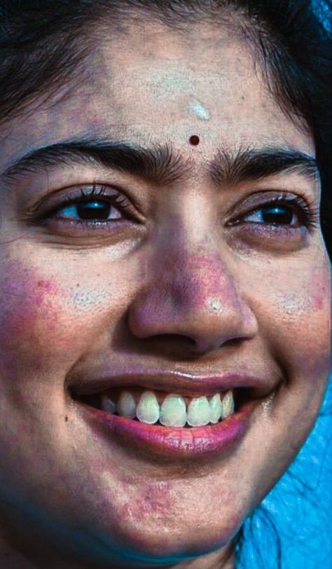 Sai Pallavi Hot Lips, Sai Pallavi Face, Sai Pallavi Hot Images, Sai Pallavi Hd Images, Beauty Routine Checklist, Sciatica Exercises, Sai Pallavi, Oily Face, Black Woman Artwork