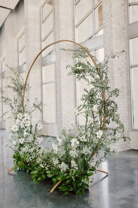 Wedding Arches With Greenery, Ceremony Backdrop Simple, Juayua, Hannah Taylor, Wedding Ceremony Arch, Emerald Green Weddings, Wedding Arch Flowers, Wedding Arbour, Arch Flowers