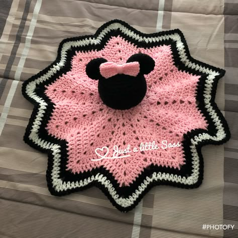 Minnie Mouse lovey blanket Crochet Lovey Blanket Crochet, Animals Disney, Crochet Lovey Free Pattern, Crochet Security Blanket, Mouse Crochet, Lovey Crochet, Disney Crochet Patterns, Ideas For Crochet, Lovey Pattern