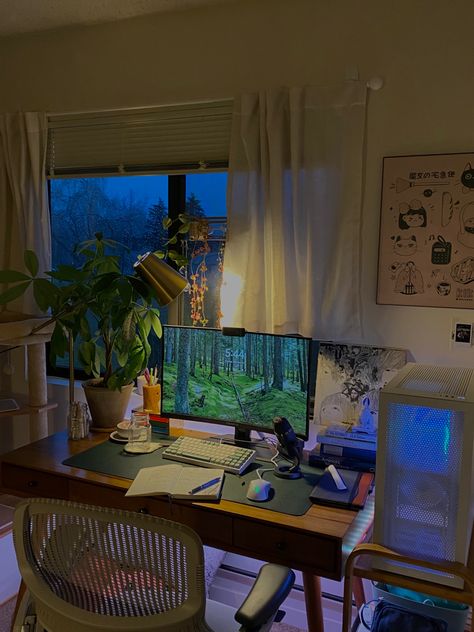 Comfy Pc Setup, Pc Set Up Aesthetic Green, Double Monitor Setup Aesthetic, Brown And Green Pc Setup, Green And Brown Gaming Setup, Green Setup Aesthetic, Gaming Green Aesthetic, Computer Set Ups Aesthetic, Cozy Plant Office