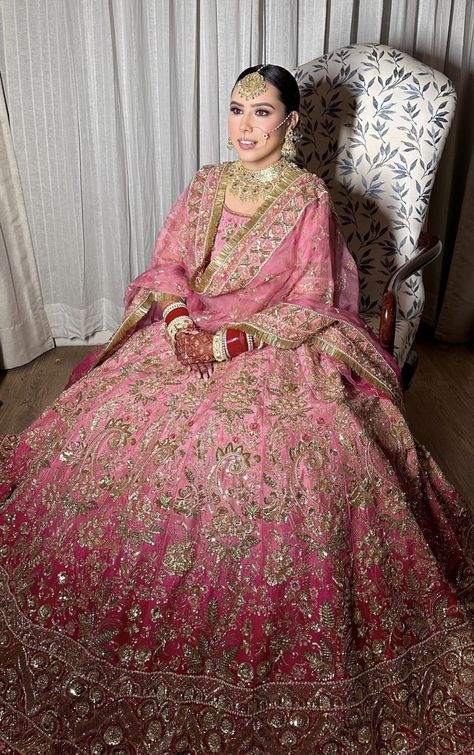 Wedding Lehnga Punjabi, Nikkah Dress Pakistani Pink, Punjabi Wedding Suit Bridal Sikh Bride, Bridal Lehenga Punjabi, Indian Wedding Outfit Bride, Punjabi Wedding Dress, Bridal Suits Punjabi, Couple Dresses, Bridal Jewellry