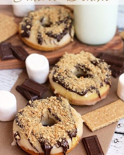 Smores Donut, Smores Dessert Recipes, Donuts Homemade, Boutique Patisserie, American Dessert, Donuts Cake, Donut Ideas, Smores Dessert, Easy Donut Recipe