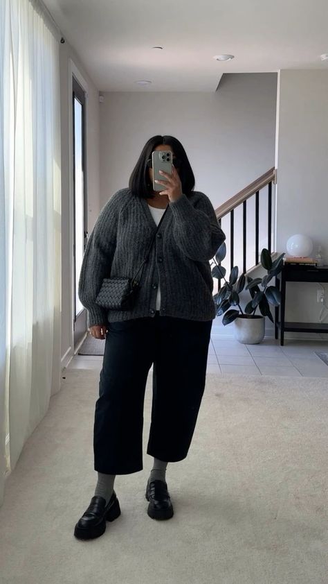 Casual Work Clothes Plus Size, Black Loafers Outfit Plus Size, Gray Socks Outfit, Retro Plus Size Outfit, Plus Size Outfits Modest, Minimalist Plus Size Fashion, Loafers Outfit Plus Size, Plus Size Loafers Outfit, Corporate Plus Size