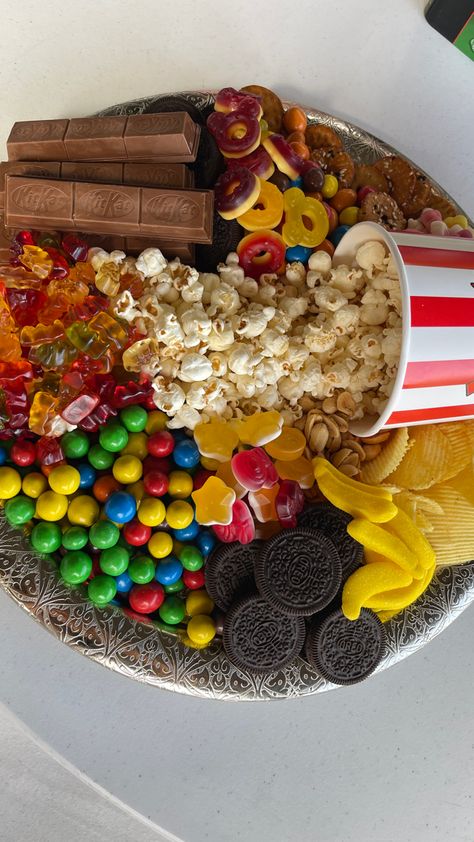 #birthday #birthdayparty #games #gamenight #boardgame #party #snacks #candy #snackboard #candyboard Candy Snack Board, Candy Board Ideas, Uk Sweets, Candy Board, Backyard Birthday Parties, Snacks Candy, Birthday Snacks, Backyard Birthday, Candy Station