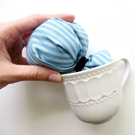 How to Make a DIY Teacup Pin Cushion - Creative Green Living Diy Pin Cushions, Vintage Crafts Diy, Sewing Kit Gift, Diy Pin Cushion, Teacup Crafts, Sewing Cushions, Pin Cushions Patterns, Cup Crafts, Diy Pins