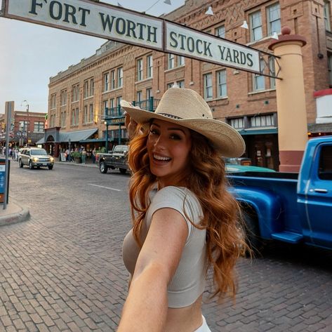 If you ever visit Texas, DONT GO TO DALLAS, go to Ft. Worth instead🤠👢I think it’s one of the last places in Texas that holds the true southern charm with daily cattle drives, rodeos, BBQ, cowboy hats, & two steppin’! Also, @billybobstexas is the largest honky tonk IN THE WORLD… so you’ve gotta add it to your Texas Bucket List!✔️ 📍Ft. Worth Stockyards🐂 Stockyard Photoshoot, Ft Worth Stockyards, Stockyards Fort Worth, Tx Whiskey, Texas Vibes, Welcome To Texas, Texas Bucket List, Cowgirl Photo, Fort Worth Stockyards