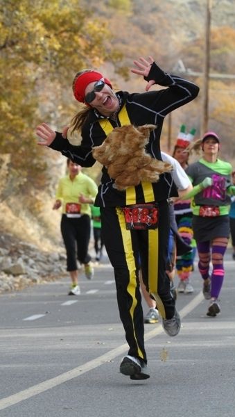 Roadkill Runner Modest Costumes, Kill Costume, Wonka Costume, Easy Last Minute Costumes, Modest Halloween Costumes, Easy College Halloween Costumes, Popular Halloween Costumes, Creative Costume, Road Kill