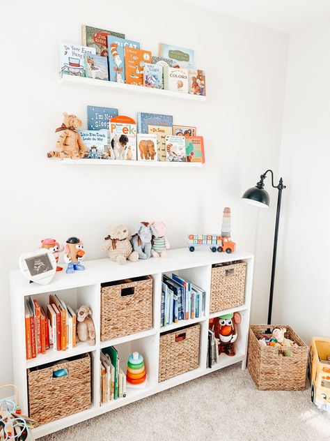 Cute Toy Organization Ideas, Kallax Nursery Ideas, Playroom Kallax Ideas, Kallax Toddler Room, Cube Storage Kids Room, Kallax Baby Room, Toddler Bedroom Toy Storage, Kallax Nursery, Montessori Playroom Small Space