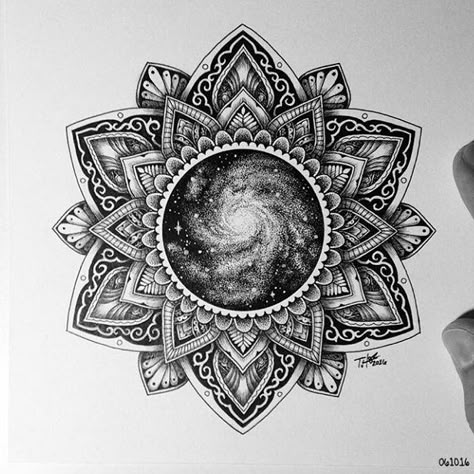 Galaxy Mandala Tattoo, Mandala Center Ideas, Colorful Mandala Tattoo, Dotwork Tattoo Mandala, Mandala Star, Tattoos Infinity, Mandala Tattoos, Tattoos Mandala, Tattoos Geometric