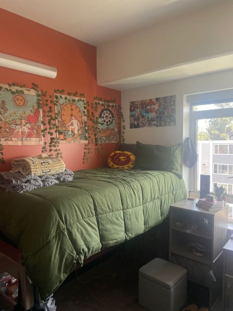 Earth Tone Bedroom Orange, Green Orange Room Aesthetic, Orange Bedding Ideas Bedroom, Orange Green Room Aesthetic, Green Bed Aesthetics, 70s Dorm Room Ideas, Green And Earth Tones Bedroom, Earthy Dorm Room Ideas College, Dorm Room Earthy Tones