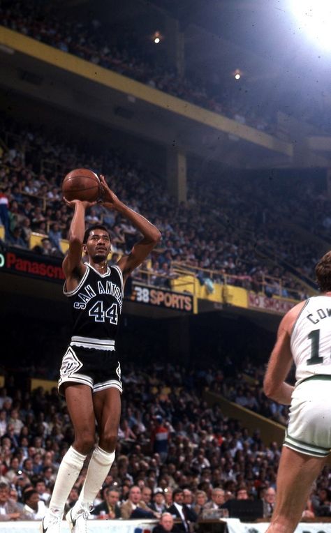 George Gervin, Danny Green, Ice Man, School Basketball, Basketball Photography, Nba Legends, Ncaa Basketball, Sport Icon, Sports Hero