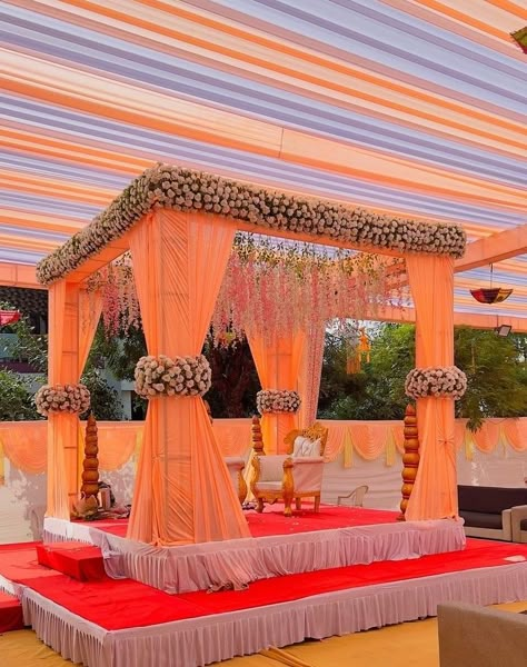 Small Mandapam Decoration, Mandapam Decoration Marriage Indoor, Shadi Mandap Decoration, Chori Decoration Wedding, Vidhi Mandap Decor, Phere Mandap Decoration, Marriage Mandap Decoration Indian, Vidhi Mandap Indian Weddings, Mandapam Decoration Marriage